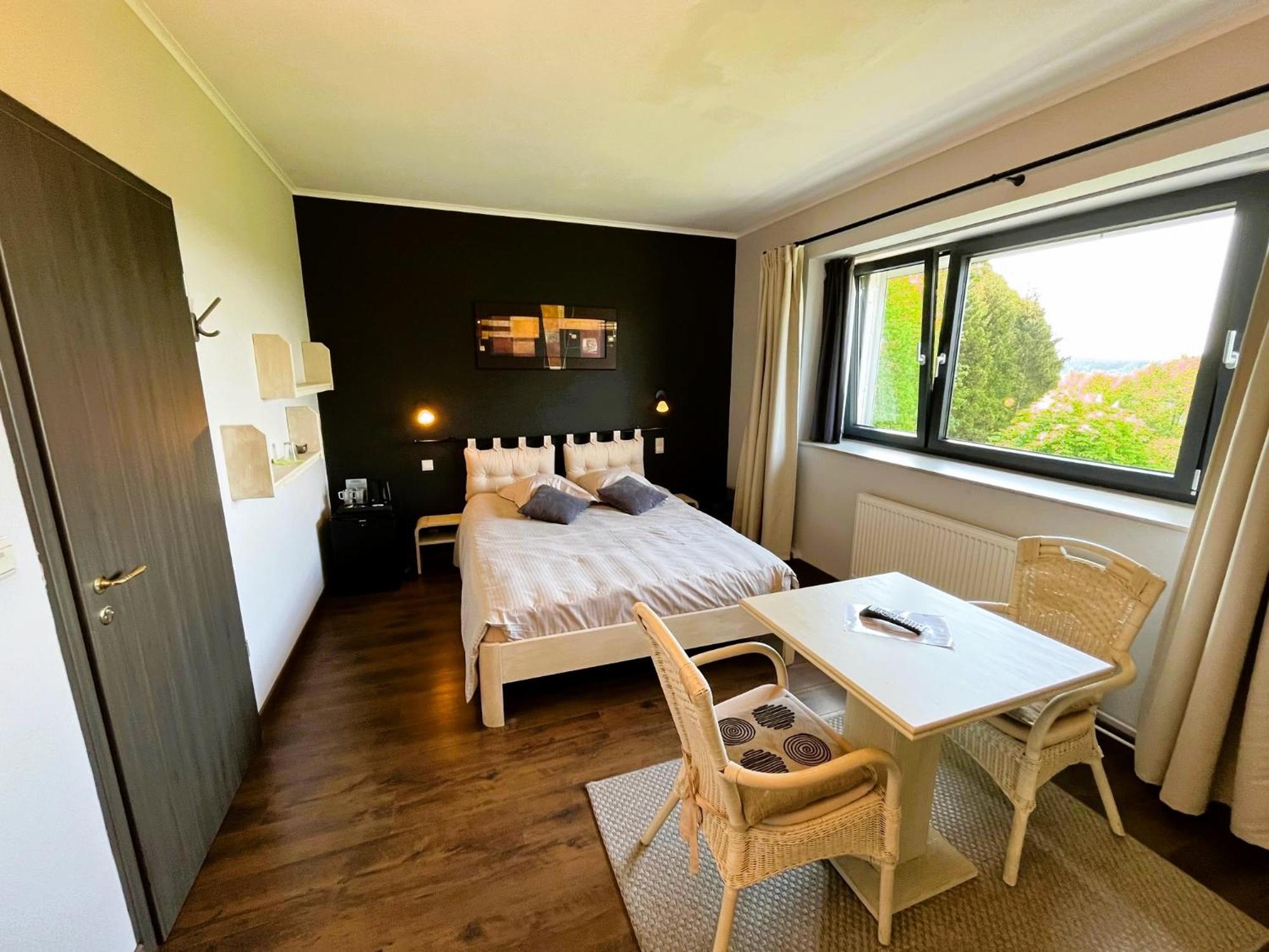 Les Alisiers Hotel Nadrin ภายนอก รูปภาพ