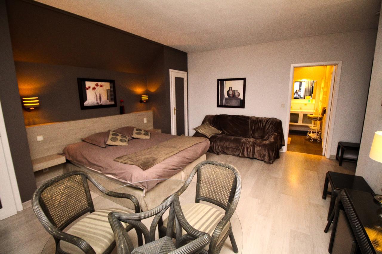 Les Alisiers Hotel Nadrin ภายนอก รูปภาพ